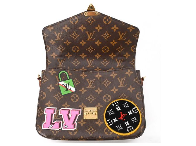 Metis Borsa Louis Vuitton Monogram Patches Pochette Métis MM - vista 12
