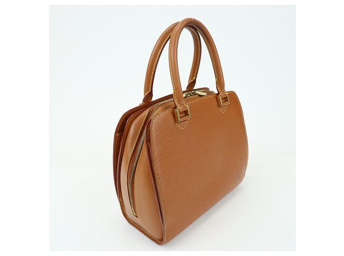 Louis Vuitton Pont Neuf Epi Leather PM - vista 4