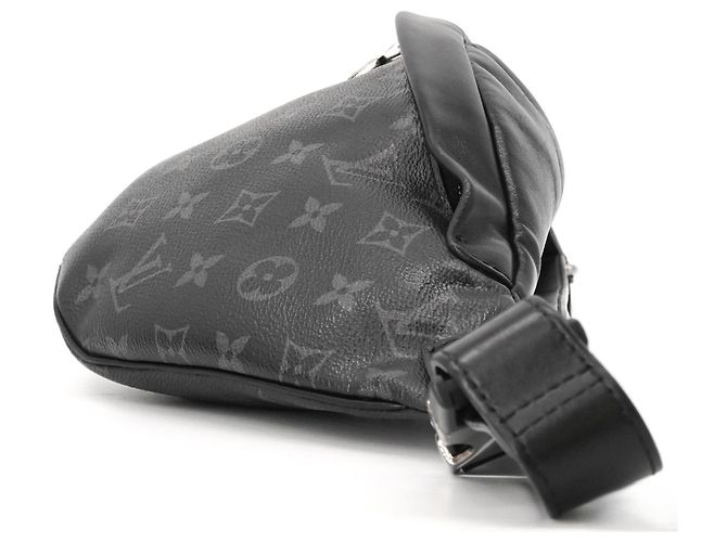Bolsa Sling Louis Vuitton Discovery Eclipse Monogram - vista 4