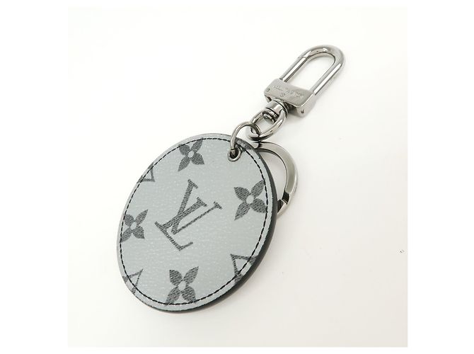 Louis Vuitton Chaveiro e Pingente Redondo Reverse Monogram Eclipse None - vista 3