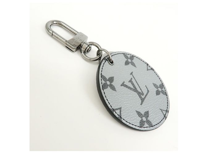 Louis Vuitton Chaveiro e Pingente Redondo Reverse Monogram Eclipse None - vista 4