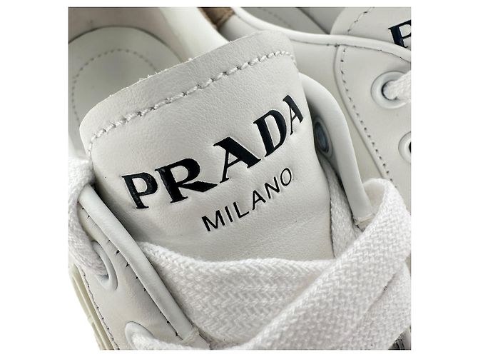 Sneakers basse Prada Logo in pelle bianca - vista 16
