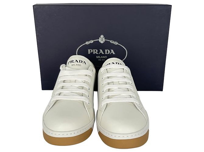 Sneakers basse Prada Logo in pelle bianca - vista 4