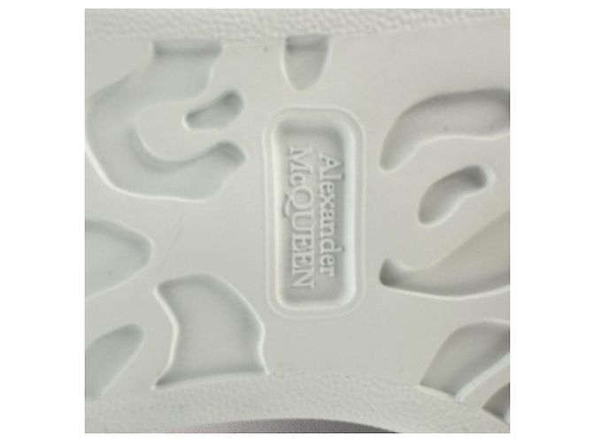 Sneakers Oversized Alexander Mcqueen in pelle bianca - vista 12