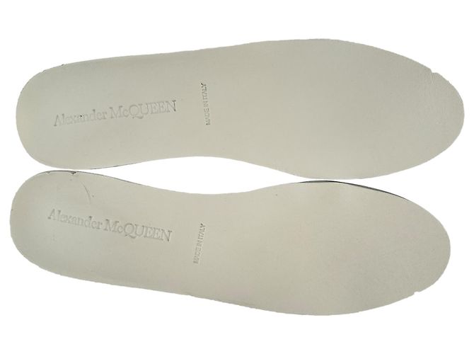 Sneakers Oversized Alexander Mcqueen in pelle bianca - vista 9