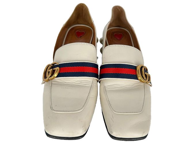 Mocassini Gucci Peyton con perle sintetiche in pelle bianca - vista 3
