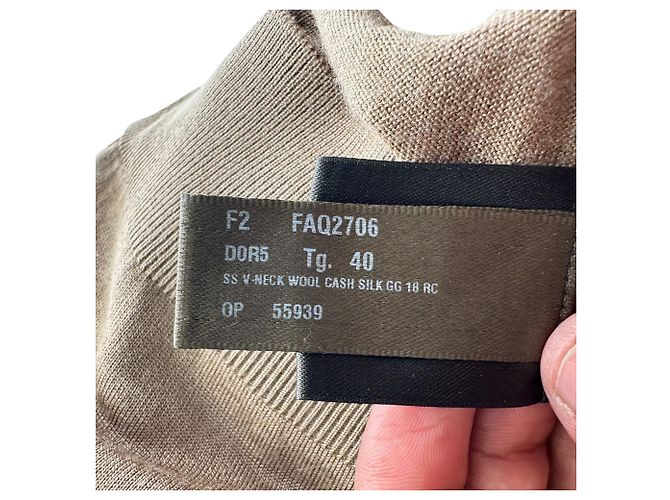 Loro Piana Kurzarm-Strickpullover mit V-Ausschnitt aus brauner Wolle - Ansicht 7