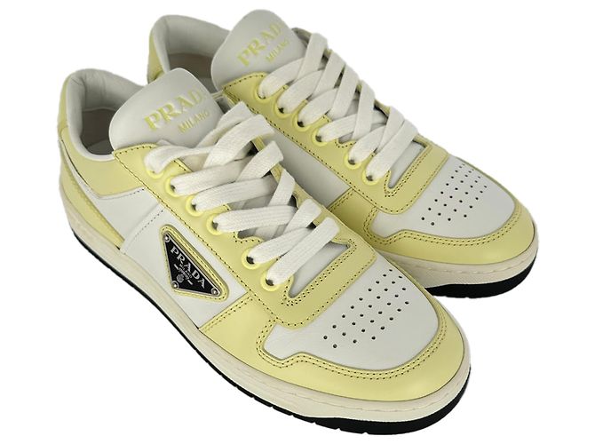 Sneakers basse Prada Downtown in pelle gialla e bianca - vista 13