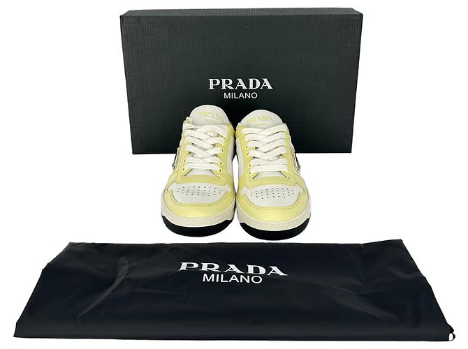 Sneakers basse Prada Downtown in pelle gialla e bianca - vista 16
