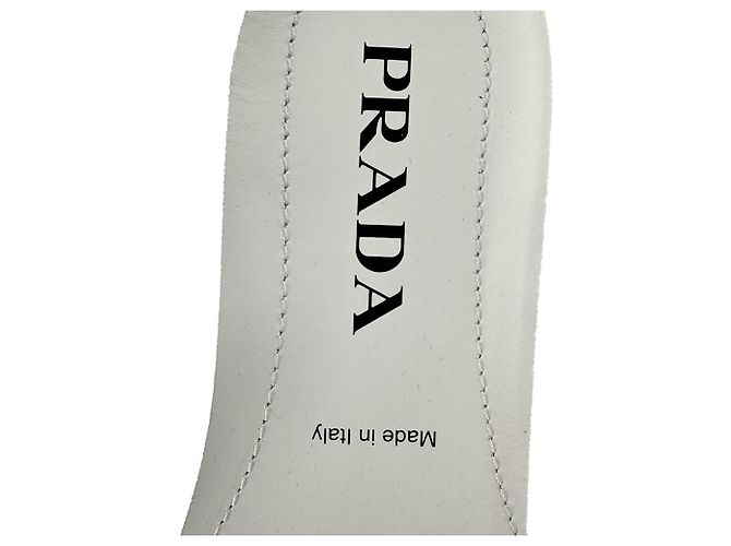 Sneakers basse Prada Downtown in pelle gialla e bianca - vista 17