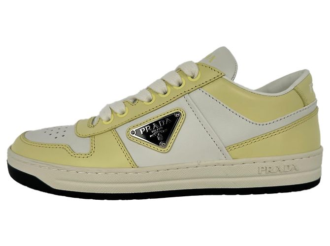 Sneakers basse Prada Downtown in pelle gialla e bianca - vista 8