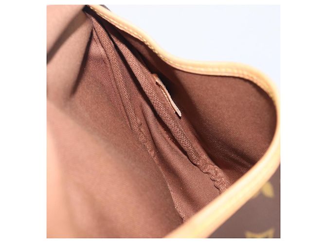 LOUIS VUITTON Monogram Saumur 30 Shoulder Bag M42256 LV - vista 28