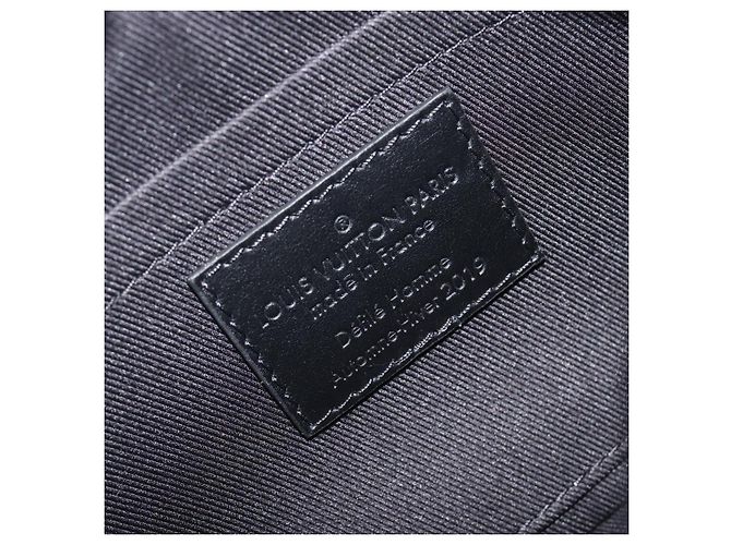 LOUIS VUITTON Taiga Rainbow Mini Soft Trunk Bag Black M30351 LV - vista 22