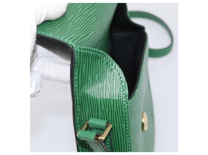 Saint-Cloud LOUIS VUITTON Epi Saint Cloud PM Shoulder Bag Green M52214 LV - vue 21