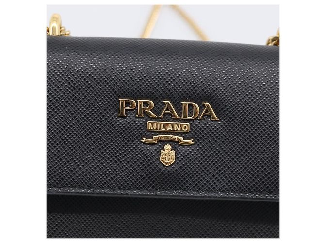 PRADA Chain Shoulder Bag Safiano Leather Black Gold - vista 17