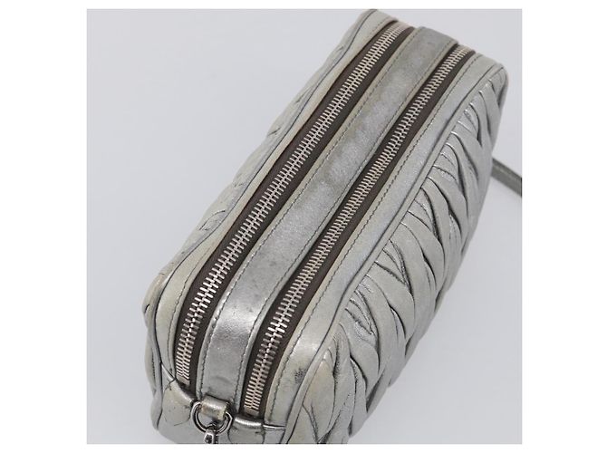Miu Miu Matelasse Shoulder Bag Leather Silver - vista 6