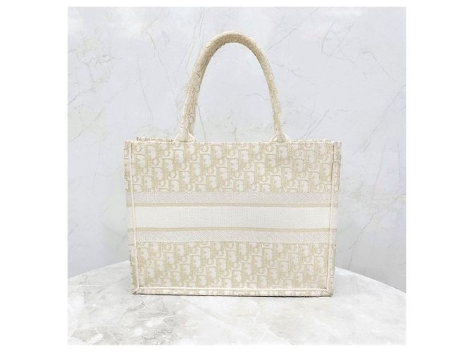 Dior Borsa Book Tote Medium Oblique White Gold - vista 10