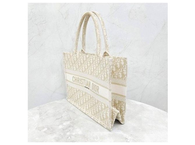 Dior Borsa Book Tote Medium Oblique White Gold - vista 2
