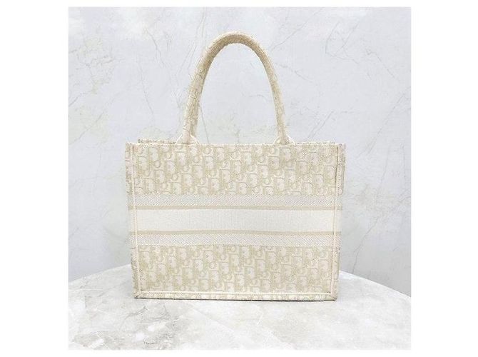 Dior Borsa Book Tote Medium Oblique White Gold - vista 3