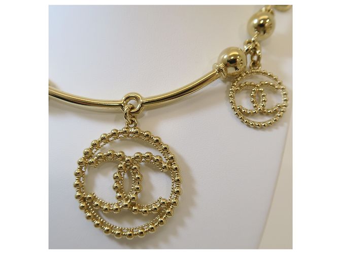 Chanel Collana con pendente logo CC cerchio dorato rotondo - vista 2