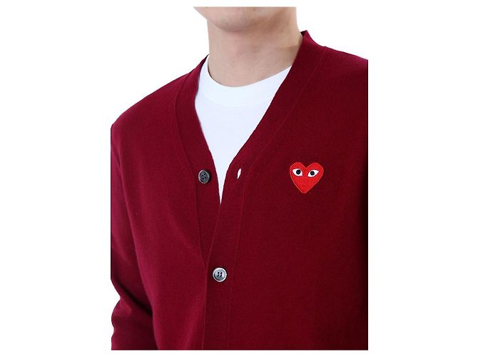Comme Des Garcons V-Ausschnitt Strickcardigan aus Wolle mit rotem Herz-Patch - Ansicht 14