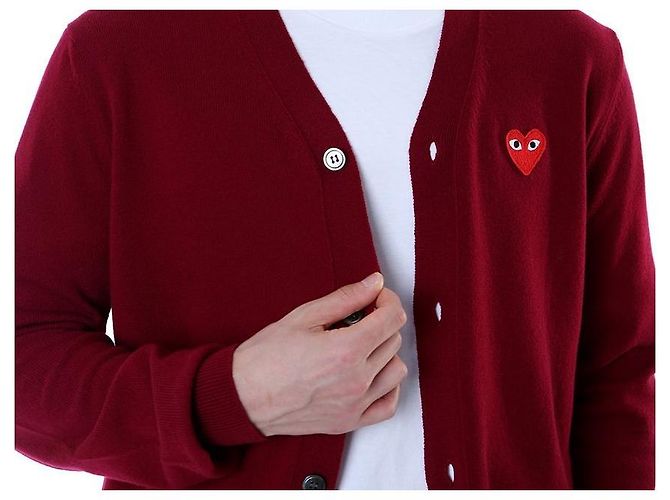 Comme Des Garcons V-Ausschnitt Strickcardigan aus Wolle mit rotem Herz-Patch - Ansicht 19