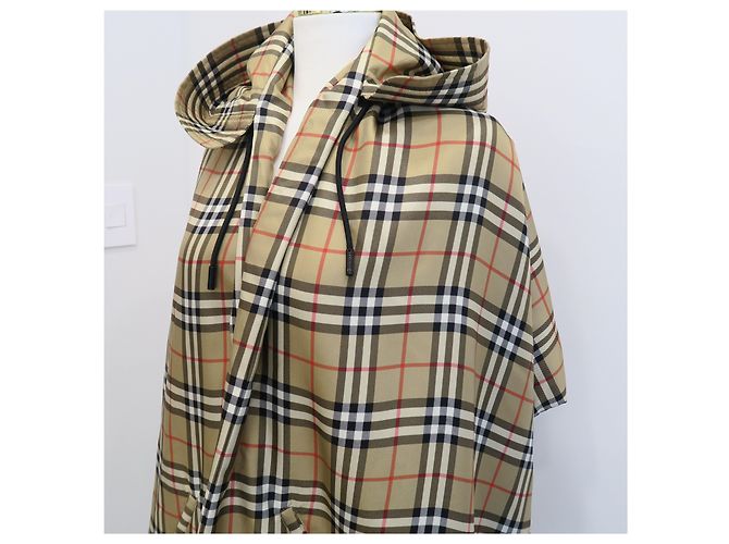 Burberry Cape Sciarpa in Seta Beige a Quadri Classici - vista 2