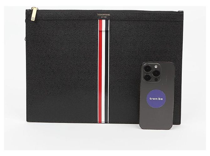 Thom Browne Clutch Medium Three Stripes in pelle martellata Nero - vista 10
