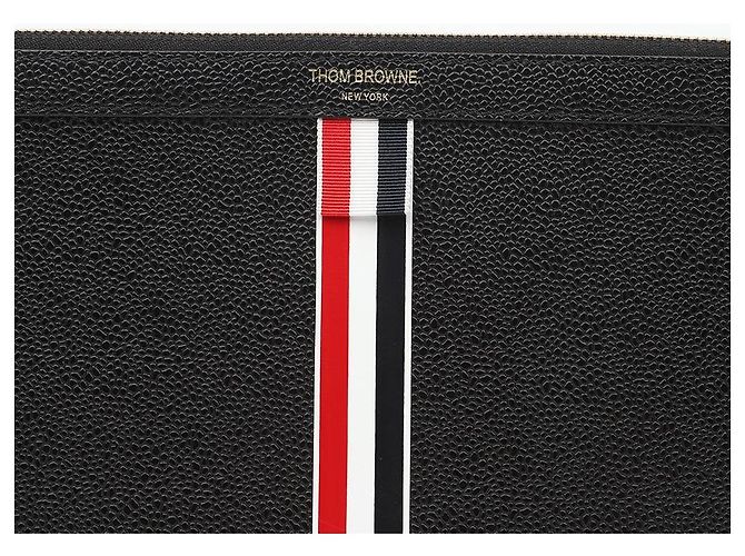 Thom Browne Clutch Medium Three Stripes in pelle martellata Nero - vista 3