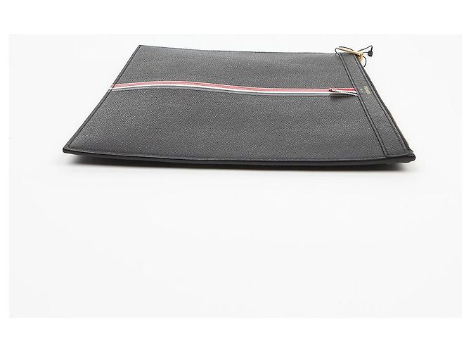 Thom Browne Clutch Medium Three Stripes in pelle martellata Nero - vista 5