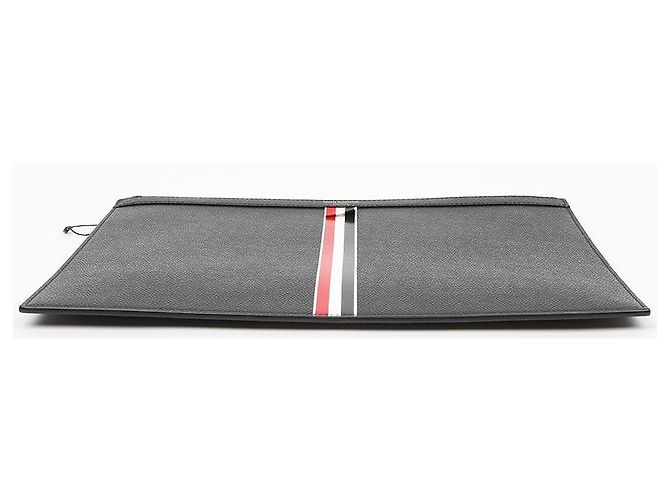 Thom Browne Clutch Medium Three Stripes in pelle martellata Nero - vista 6