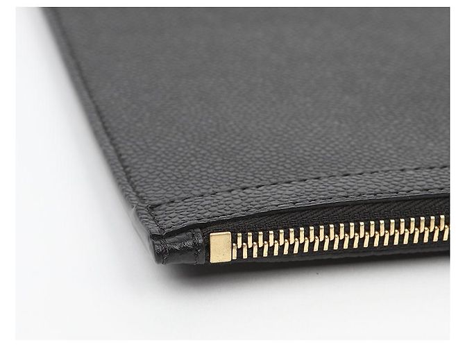 Thom Browne Clutch Medium Three Stripes in pelle martellata Nero - vista 8