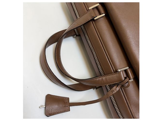 Prada Mallette en cuir Saffiano Marron - vue 7