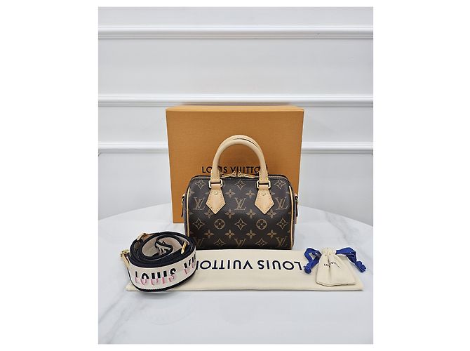 Louis Vuitton Monogram Bandouliere 20 - vista 10