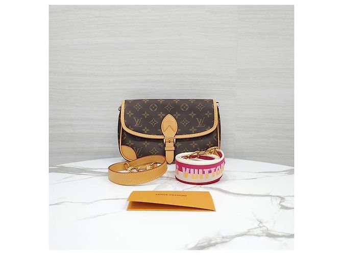 Louis Vuitton Borsa a tracolla Diane Monogram Canvas Fuchsia - vista 10