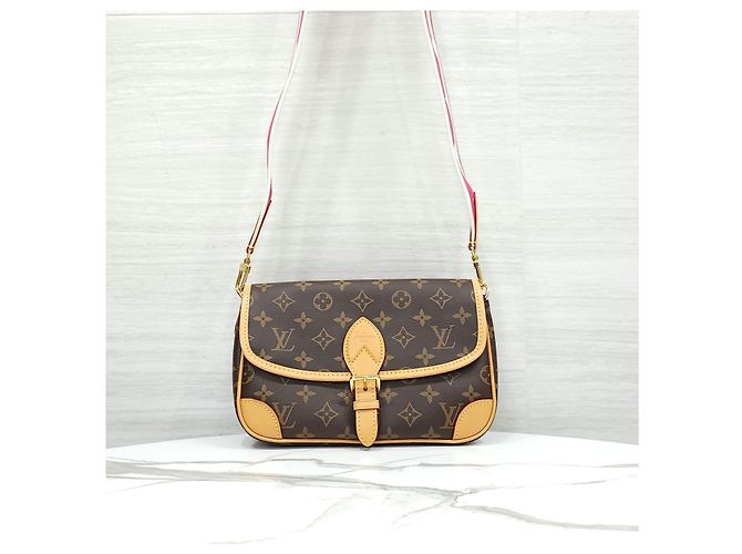 Louis Vuitton Borsa a tracolla Diane Monogram Canvas Fuchsia - vista 11
