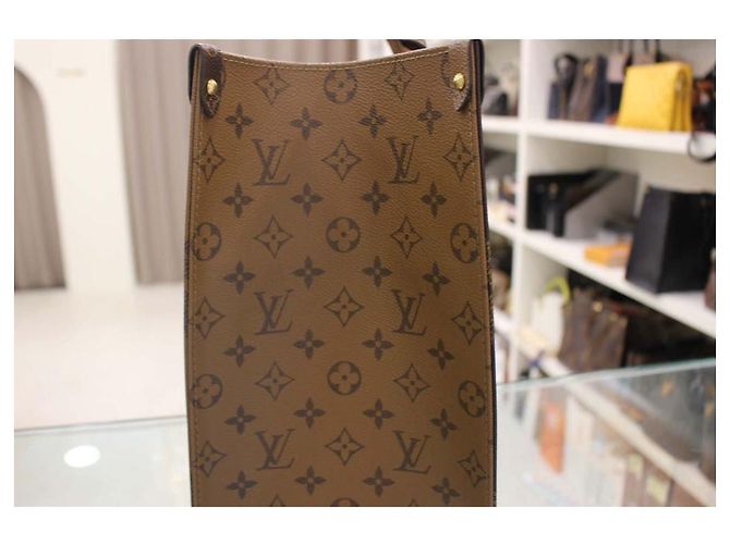 Louis Vuitton Borsa a tracolla Monogram On The Go GM - vista 2