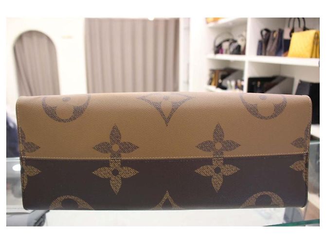 Louis Vuitton Borsa a tracolla Monogram On The Go GM - vista 4