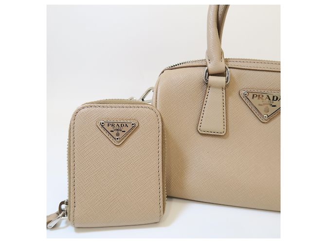 Prada Mini Crossbody-Tasche mit Tragegriff aus Saffiano - Ansicht 2