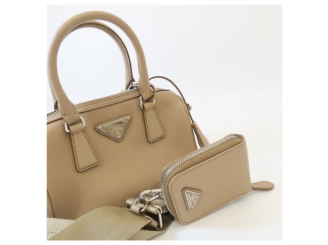 Prada Mini Crossbody-Tasche mit Tragegriff aus Saffiano - Ansicht 3