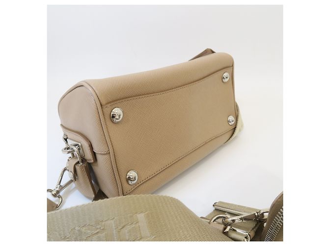 Prada Mini Crossbody-Tasche mit Tragegriff aus Saffiano - Ansicht 5