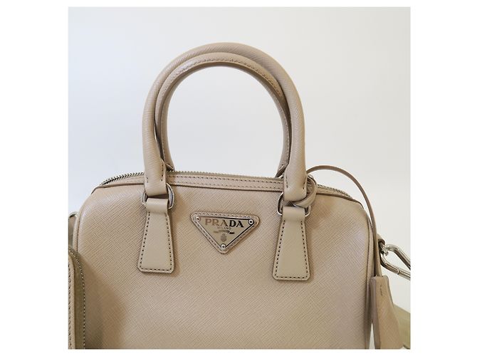 Prada Mini Crossbody-Tasche mit Tragegriff aus Saffiano - Ansicht 7