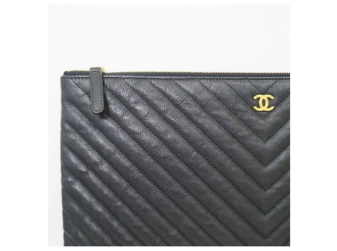 Chanel Clutch Matelassé Chevron Black Gold CC Logo Large - vista 2
