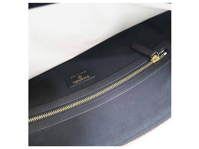 Chanel Clutch Matelassé Chevron Black Gold CC Logo Large - vista 5