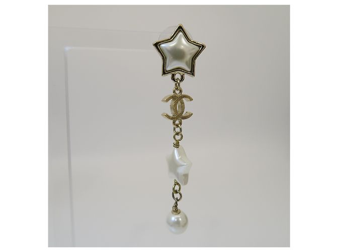Chanel Orecchini a goccia a forma di stella con logo CC in oro e perle - vista 3