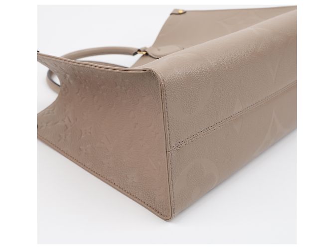 Louis Vuitton Borsa Tote On The Go MM - vista 11