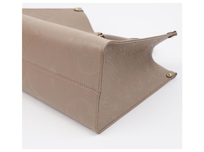 Louis Vuitton Borsa Tote On The Go MM - vista 12