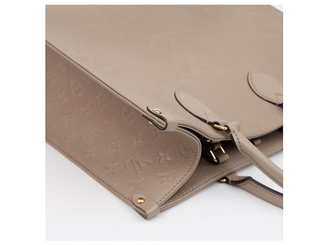 Louis Vuitton Borsa Tote On The Go MM - vista 13