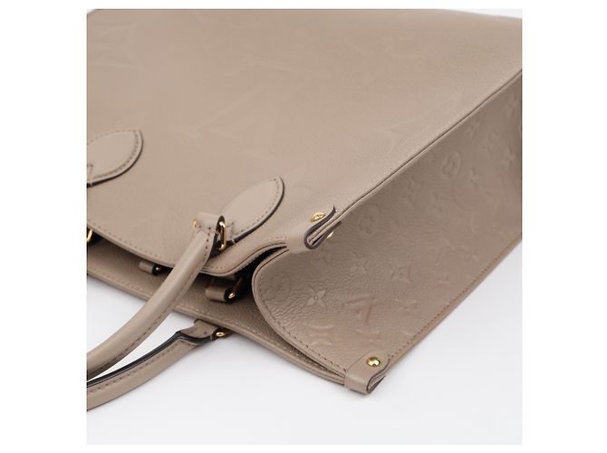 Louis Vuitton Borsa Tote On The Go MM - vista 14