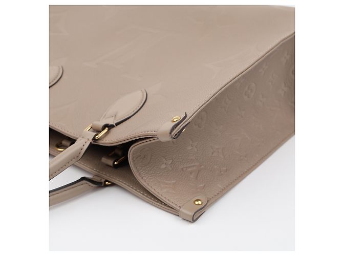 Louis Vuitton Borsa Tote On The Go MM - vista 15